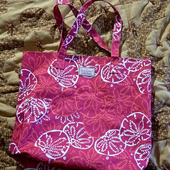 Lilly Pulitzer Handbags - Lilly Pulitzer Pink and White Tote